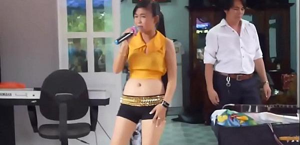  Vietnam Sexy girl dancing at Wedding